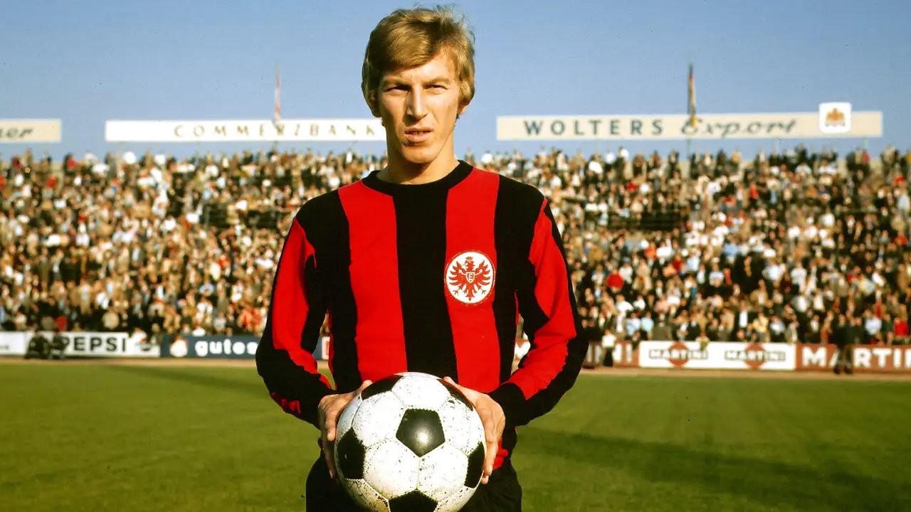 Eintracht Frankfurt 1972-73 Home Kit
