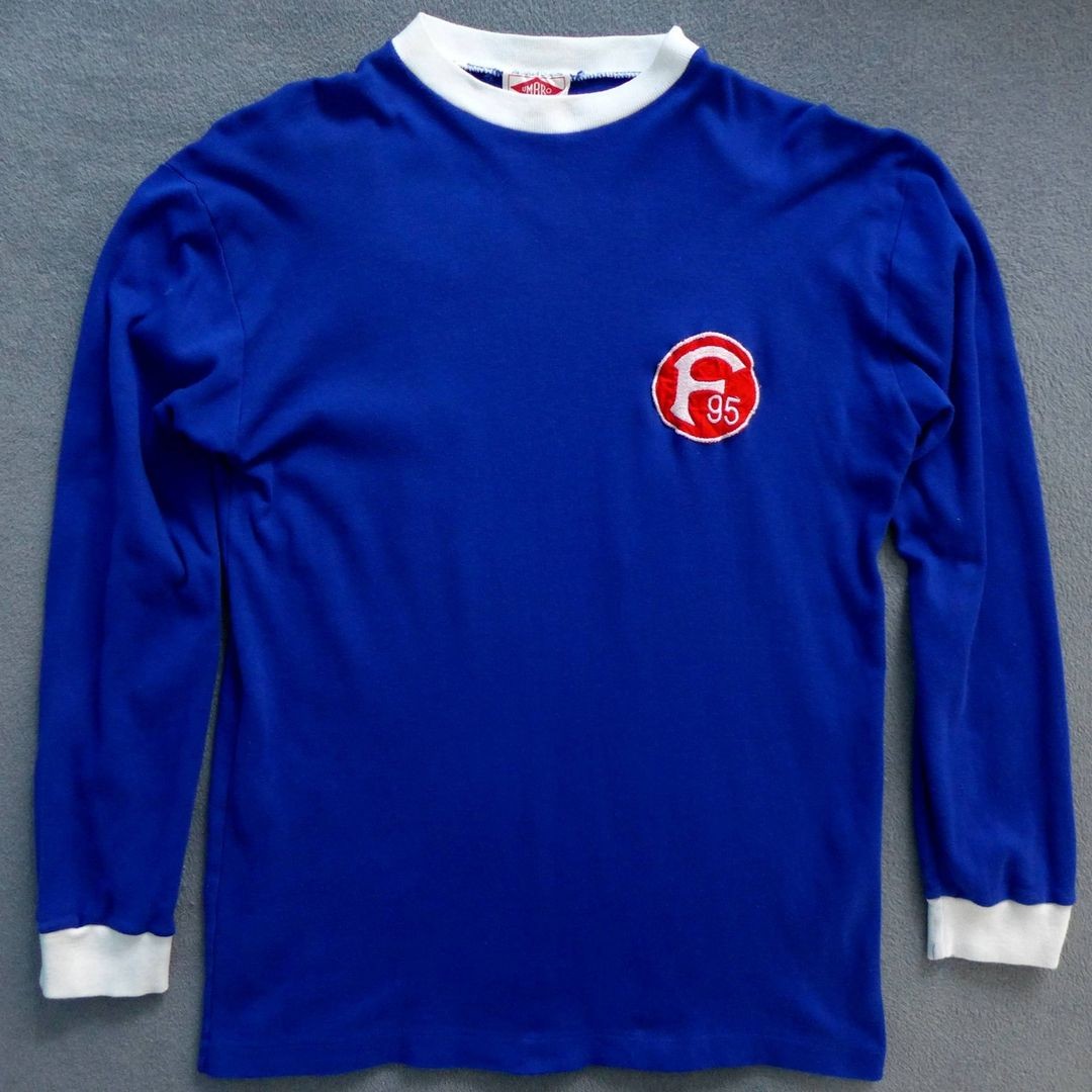 Fortuna Düsseldorf 1973-74 Third Kit