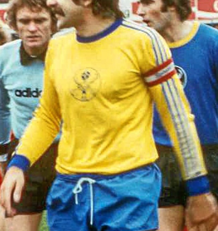 Eintracht Braunschweig 1974-75 Home Kit