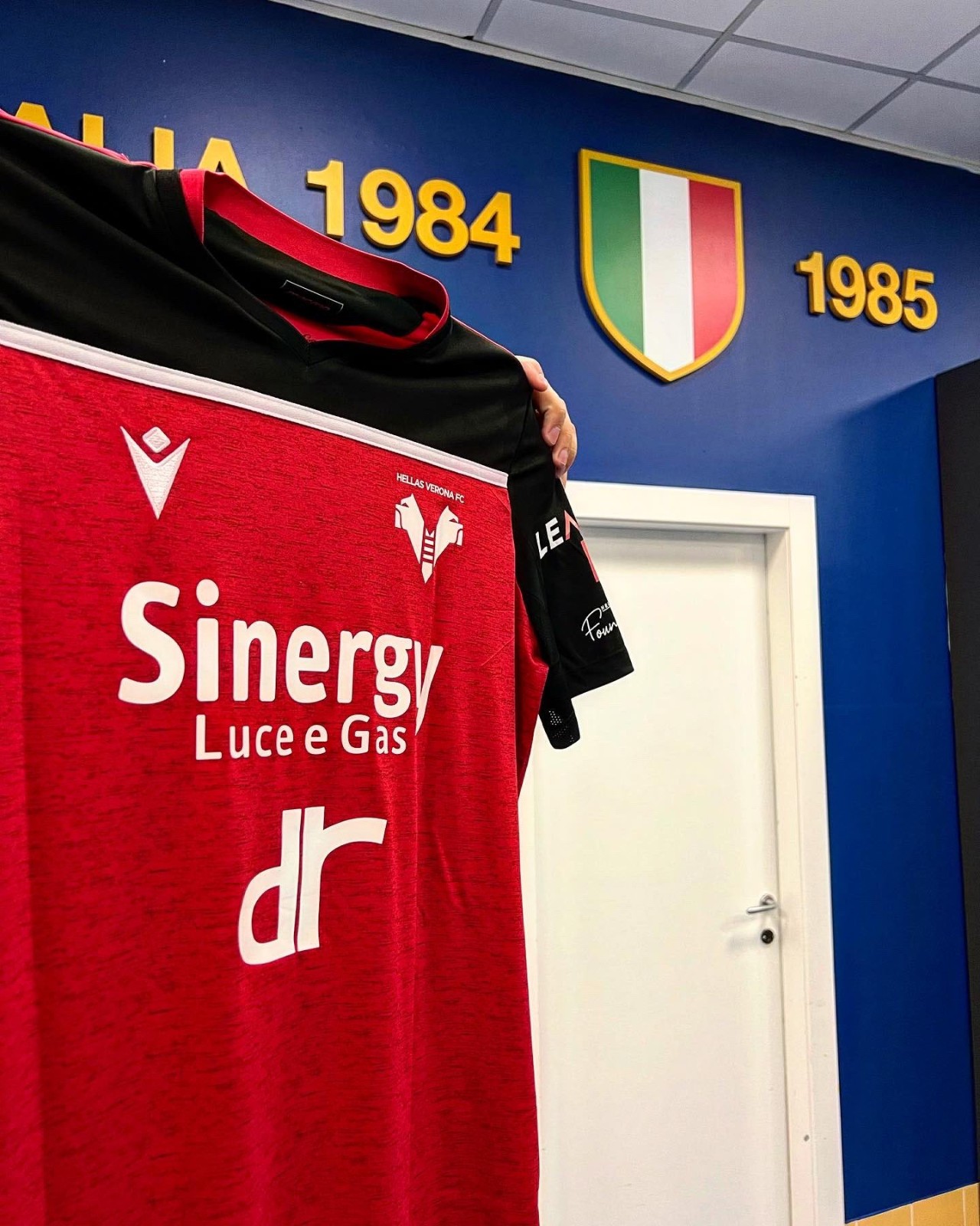 Hellas Verona 2022-23 GK Special Kit