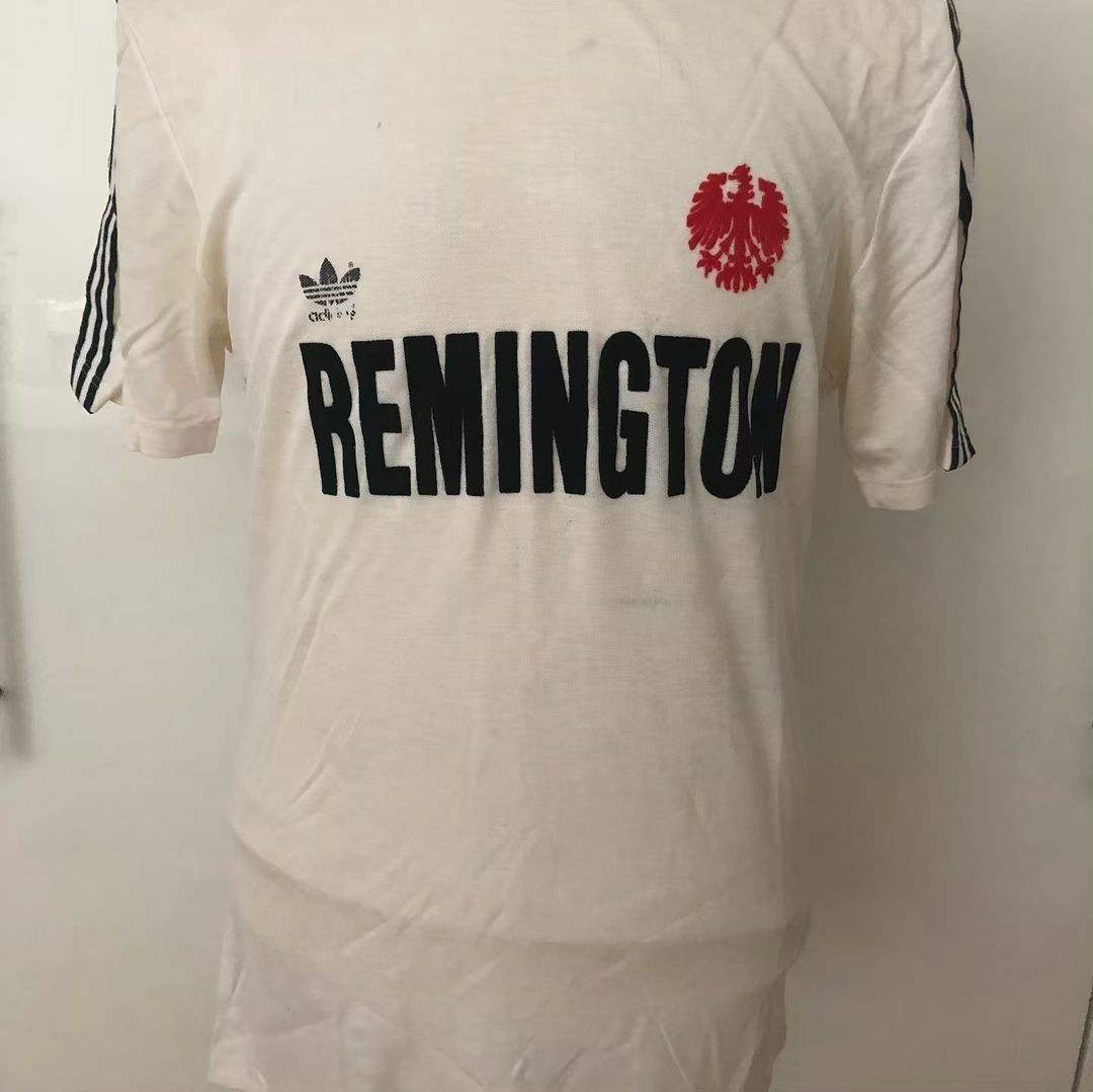 Eintracht Frankfurt 1975-76 Home Kit