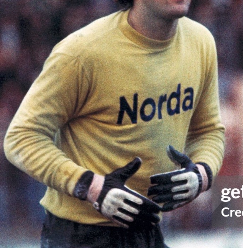 Werder Bremen 1976-77 GK 1 Kit