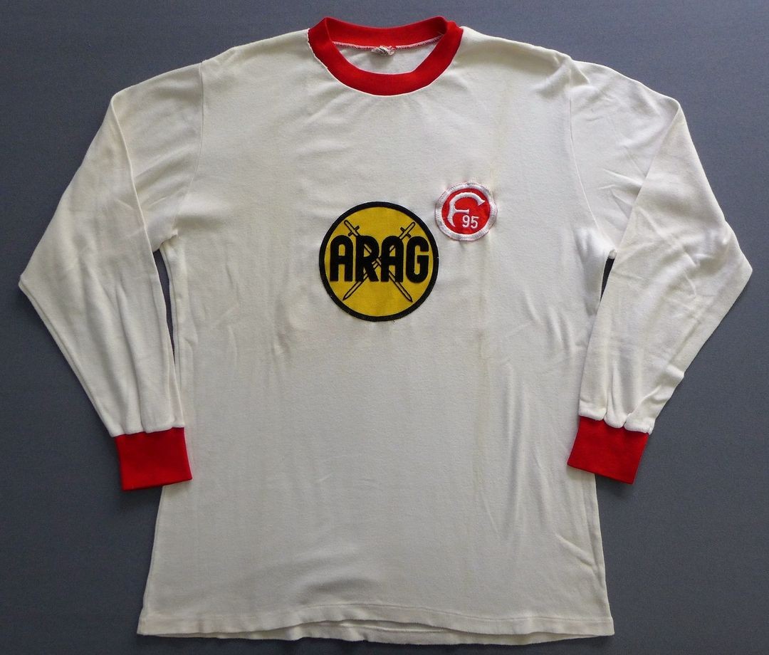 Fortuna Düsseldorf 1976-77 Home Kit