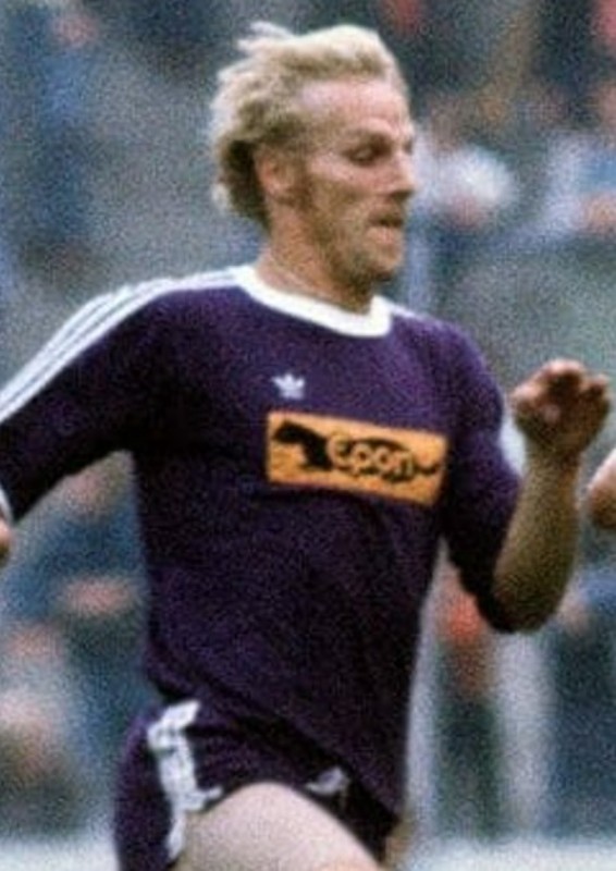 Tennis Borussia Berlin 1976-77 Home Kit