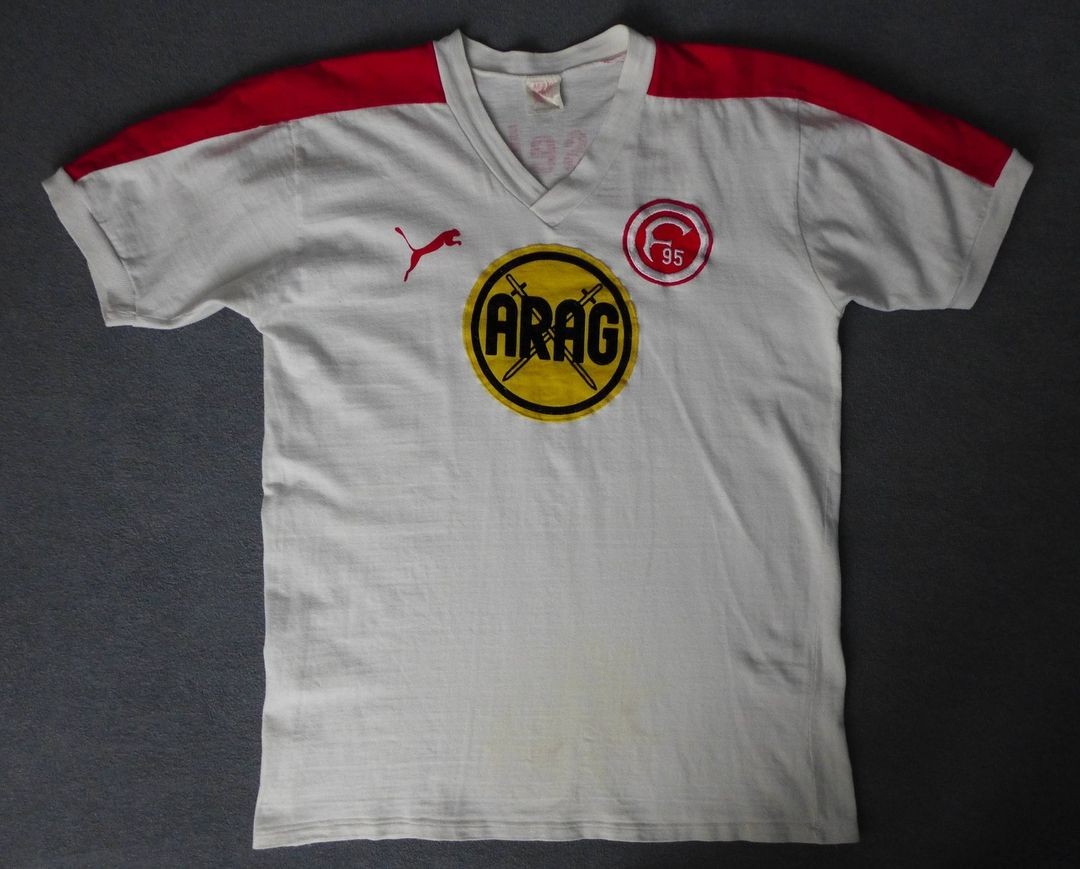 Fortuna Düsseldorf 1981-82 Home 2 Kit